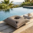 SOO  SANTAI - Coussin piscine flottant porte-verres 75x75 cm gris – billes incluses (à remplir) – intérieur / extérieur (PPF7575-1-SET) - vignette