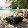 SOO  SANTAI - Coussin piscine flottant porte-verres 75x75 cm noir – billes incluses (à remplir) – intérieur / extérieur (PPF7575-7-SET) - vignette