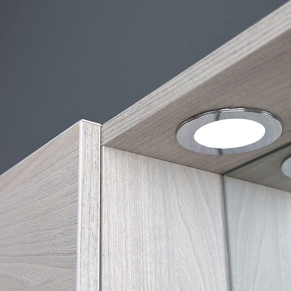 KIAMAMI VALENTINA - Miroir De Salle De Bain Avec Deux Meubles Hauts En Bois De Chêne Gris Et Led - large
