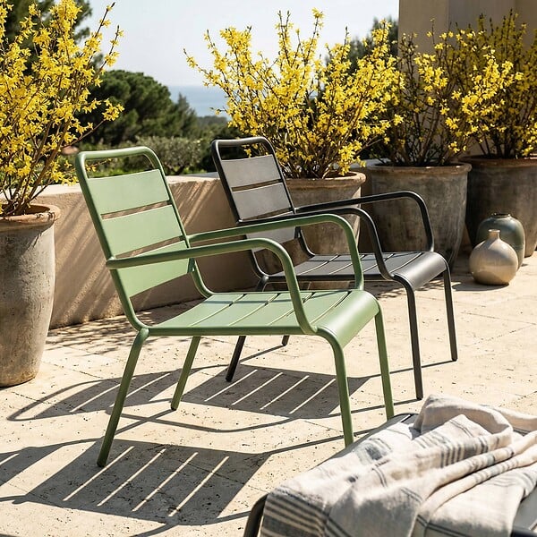 OVIALA - Lot 2 fauteuils relax avec repose-pieds métal gris et vert cactus - Palavas - large