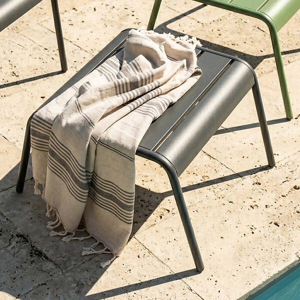OVIALA - Lot 2 fauteuils relax avec repose-pieds métal gris et vert cactus - Palavas - large