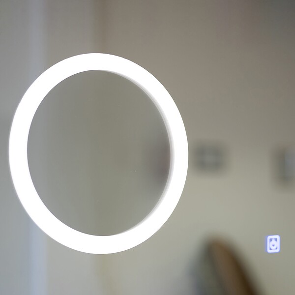 KIAMAMI VALENTINA - Miroir À Led 80X60 Tactile Avec Montre Digitale Et Miroir Grossissant - large
