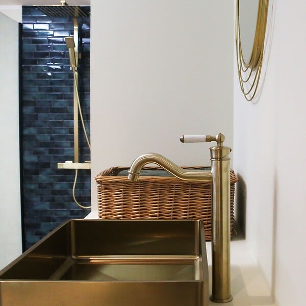 ESSEBAGNO - Leeds mitigeur lavabo rétro haut or brossé - large