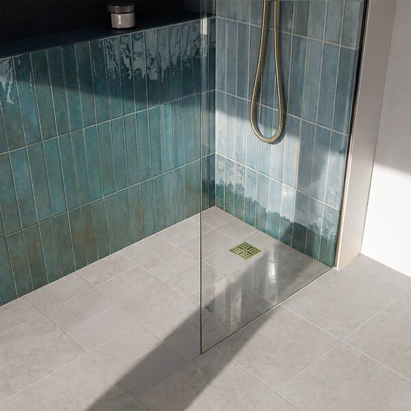 AURLANE - Receveur de Douche à Carreler 160x90cm avec Bonde à Sortie Verticale - Grille Finition Or Brossé - large