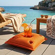 SOO  SANTAI - Coussin piscine flottant porte-verres 75x75 cm orange – billes incluses (à remplir) – intérieur / extérieur (PPF7575-6-SET) - vignette
