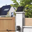 AVIDSEN - Pack motorisation portail battant solaire et Visiophone sans fil 100% solaire - vignette