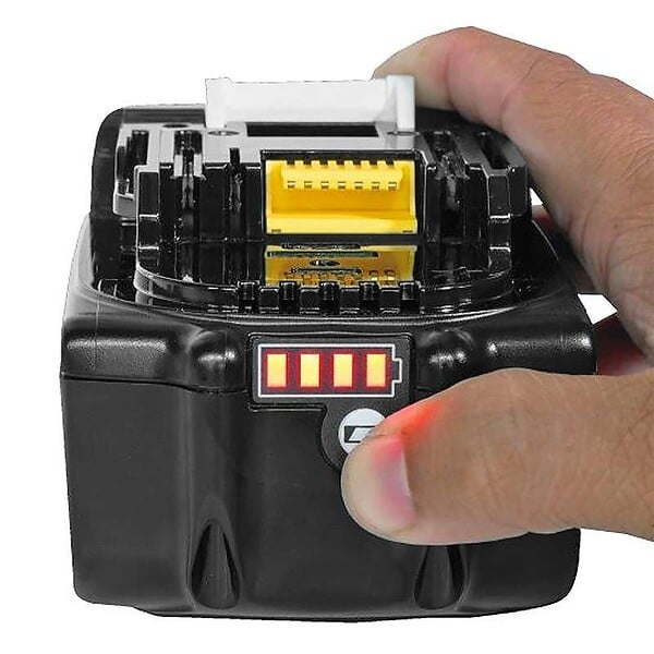 MAKITA - Pack Énergie MAKITA 197626-8 : Chargeur Rapide MAKITA DC18RD pour 2 Batteries + 4 Batteries 5 Ah + Mak-Pac Taille 3 - large