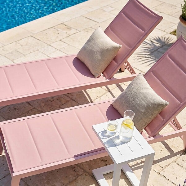 OVIALA - Lot de 2 bains de soleil en aluminium et textilène rose poudré - Nouméa - large