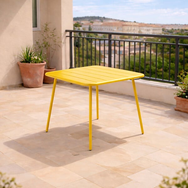 CONCEPT USINE - Table carrée 4 places 70x70cm jaune BERGAME - large