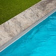 RO'MA NATURE - Margelle de piscine Travertin Gris Silver 61x33x3 cm Bord Droit (à l'unité) - vignette