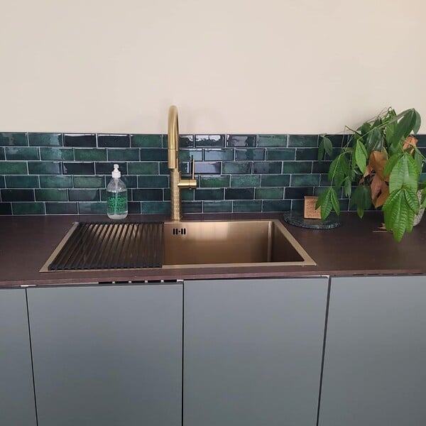 ESSEBAGNO - Egouttoir vaisselle pliable 43x31 en inox et silicone noir - large