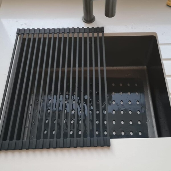 ESSEBAGNO - Egouttoir vaisselle pliable 43x31 en inox et silicone noir - large