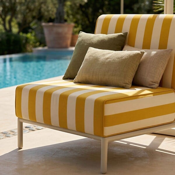 OVIALA - Chauffeuse rayé pour salon de jardin modulable en tissu jaune clair - Patio - large