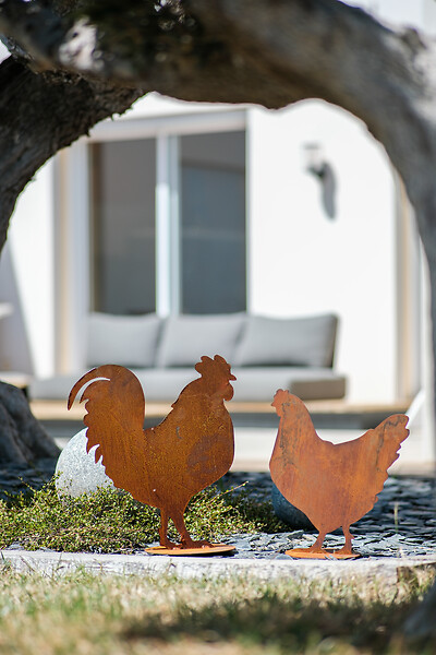 DECORIALE - Poule métal rouille sur socle 34xh39cm - large