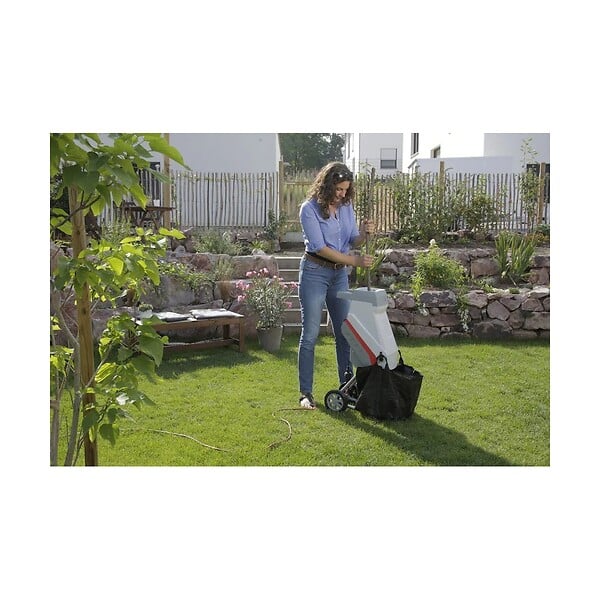 IKRA - Broyeur de végétaux électrique 2500W Sac 45L 2 Lames acier trempé Branches jusqu'à 45mm IKRA - large