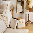 ATMOSPHERA - Pouf Pliable Coffre Soana en bouclette Ivoire 38x38cm - vignette