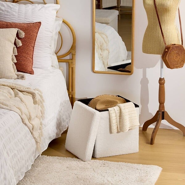 ATMOSPHERA - Pouf Pliable Coffre Jaiko en Bouclette Blanc 38x38cm - large