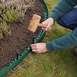GT GARDEN - Bordure de jardin flexible verte - 5 cm x 10 mètres avec 20 piquets d'ancrage - vignette