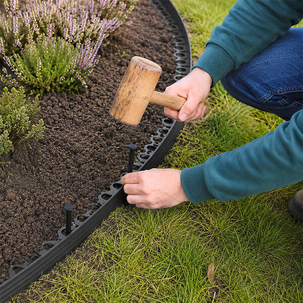 GT GARDEN - Bordure de jardin flexible noire - 5 cm x 10 mètres avec 20 piquets d'ancrage - large