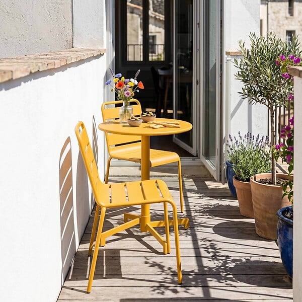 OVIALA - Ensemble table de jardin et 2 chaises en métal jaune - Palavas - large