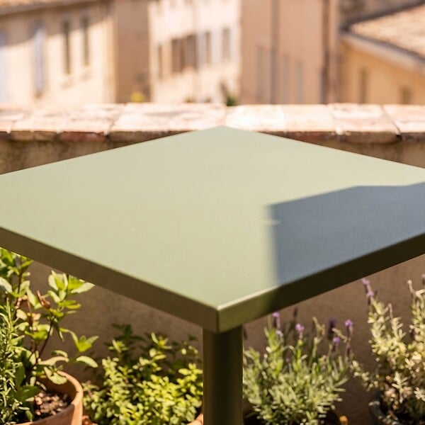 OVIALA - Ensemble table 70 cm et 2 chaises de jardin en métal vert kaki - Palavas - large