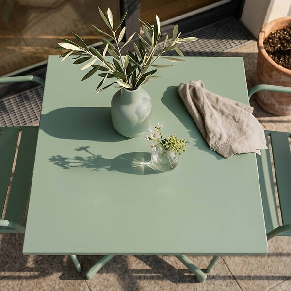 OVIALA - Ensemble table 70 cm et 2 fauteuils de jardin en métal vert sauge - Palavas - large