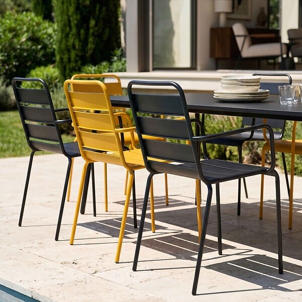 OVIALA - Ensemble table de jardin et 8 fauteuils en métal jaune et gris - Palavas - large