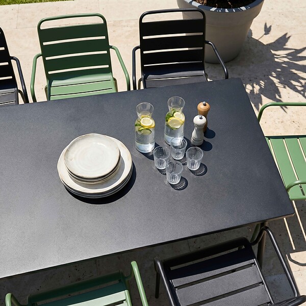 OVIALA - Ensemble table de jardin et 8 fauteuils en métal vert cactus et gris - Palavas - large