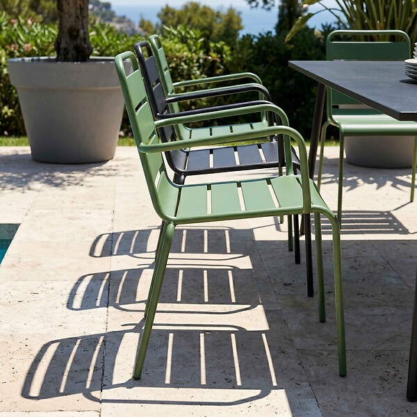 OVIALA - Ensemble table de jardin et 8 fauteuils en métal vert cactus et gris - Palavas - large