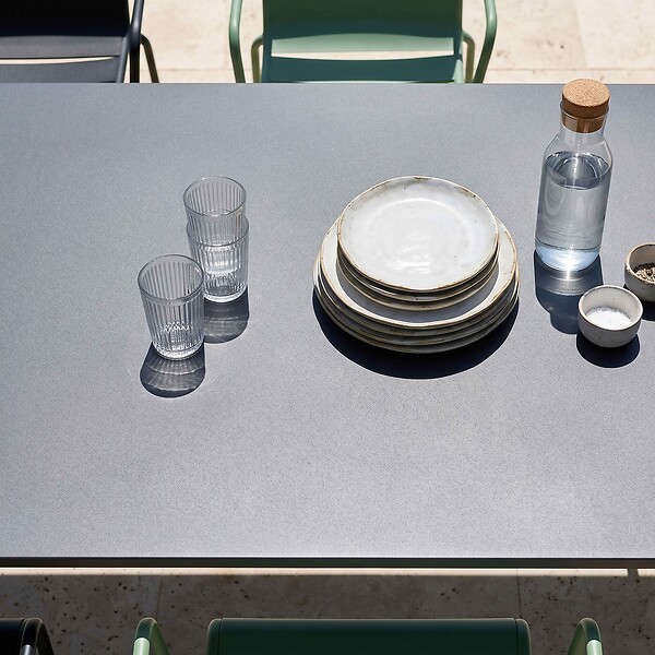 OVIALA - Ensemble table de jardin et 8 fauteuils en métal vert sauge et gris - Palavas - large