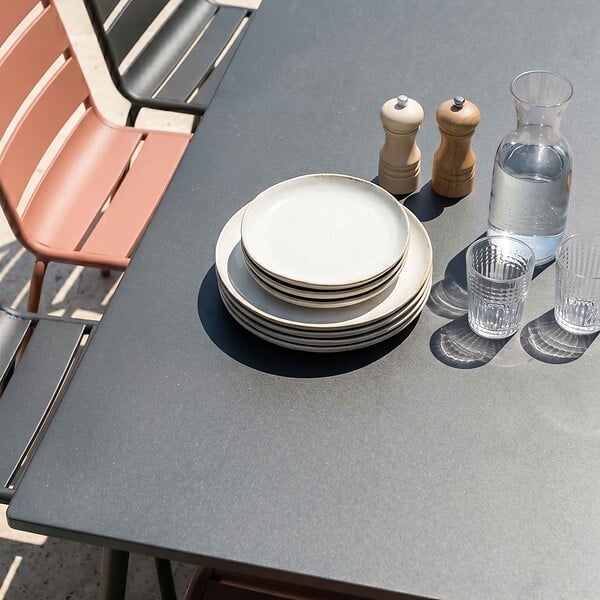 OVIALA - Ensemble table de jardin et 8 chaises en métal gris et argile - Palavas - large
