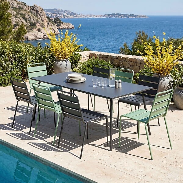OVIALA - Ensemble table de jardin et 8 chaises en métal gris et vert sauge - Palavas - large