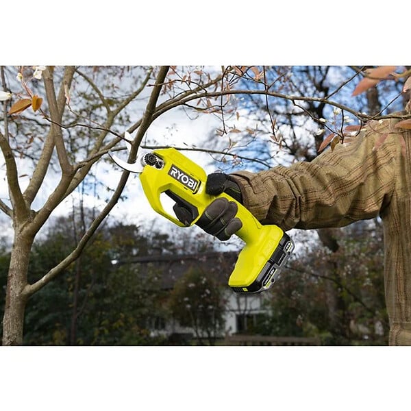 RYOBI - Pack 1 batterie lithium+ 18V 4,0 Ah + 1 batterie compacte lithium+ 18V 2,0 Ah + 1 chargeur rapide 2,0 A RYOBI RC18120-242X - large