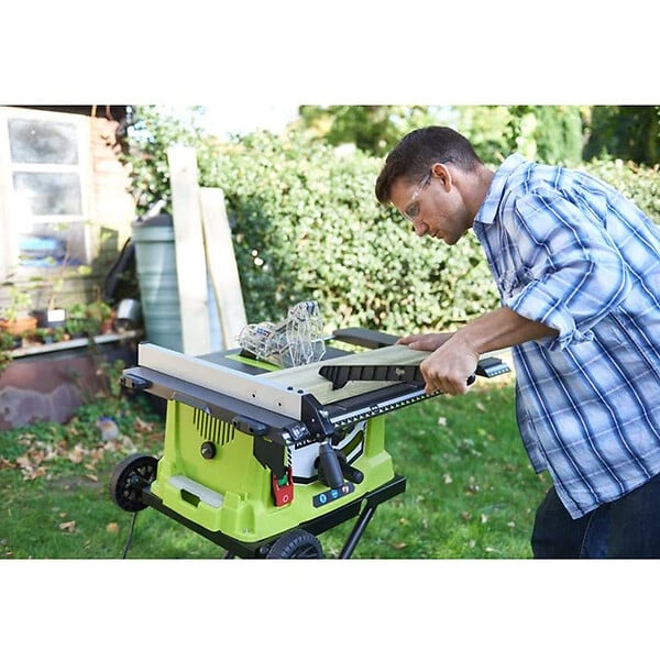 RYOBI - Scie sur table 1800 W avec roulettes RYOBI RTS1800EF-G - large