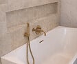 OTITEC - Baignoire d'angle droite avec vidage - 170 x 75 cm - Blanc brillant avec bonde doré brossé - LUXA - vignette