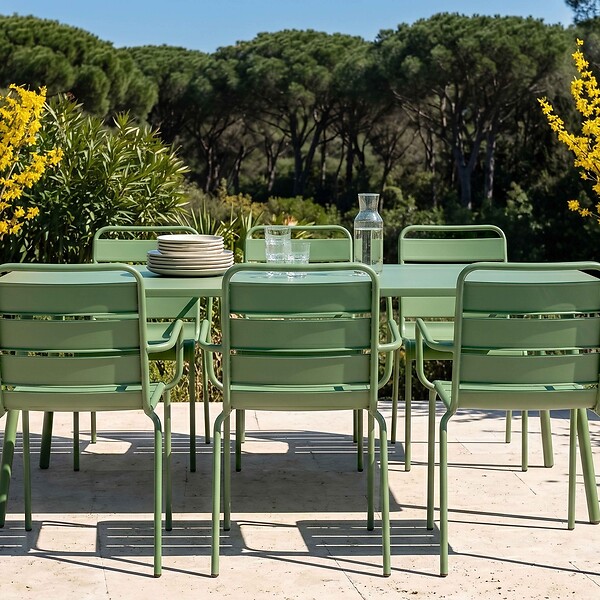 OVIALA - Ensemble table de jardin et 8 fauteuils en métal vert cactus - Palavas - large