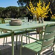 OVIALA - Ensemble table de jardin et 8 fauteuils en métal vert cactus - Palavas - vignette
