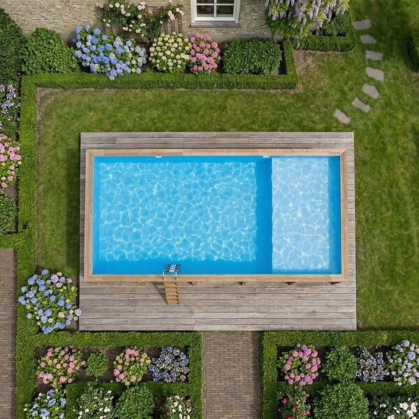 ALTANKA - Piscine hors sol en bois AQUA 10.2 x 5.2 - H.1.45 m avec plage, bleu pâle, fixations à visser - BAS7310OSPL+PLA310 - large