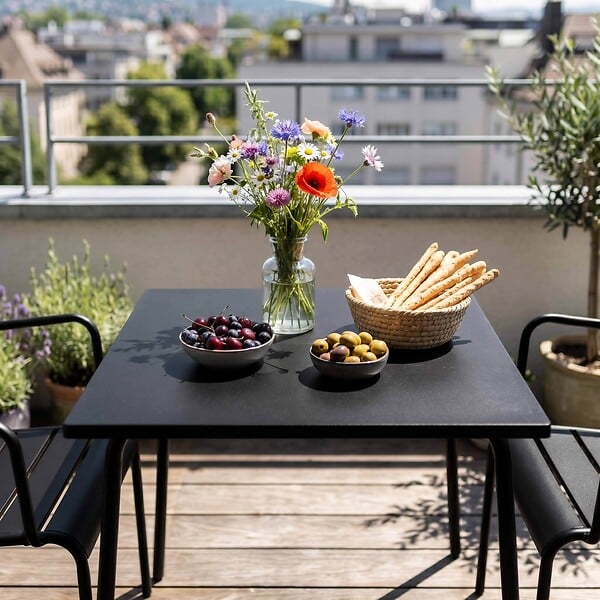 OVIALA - Ensemble table de jardin carrée et 2 fauteuils acier 70 cm noir - Palavas - large