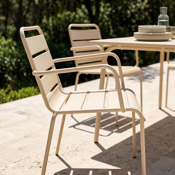 OVIALA - Ensemble table de jardin et 4 fauteuils en métal ivoire - Palavas - large