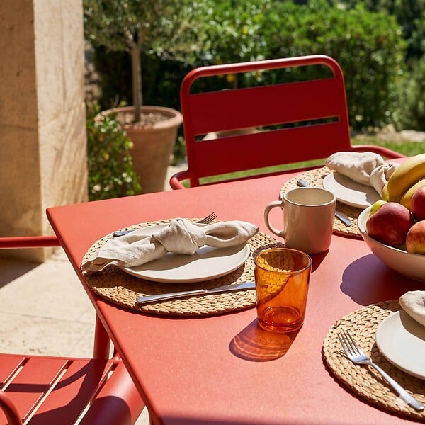 OVIALA - Ensemble table de jardin et 4 fauteuils en métal rouge - Palavas - large