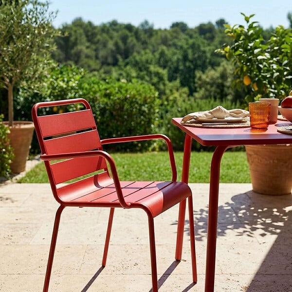 OVIALA - Ensemble table de jardin et 4 fauteuils en métal rouge - Palavas - large