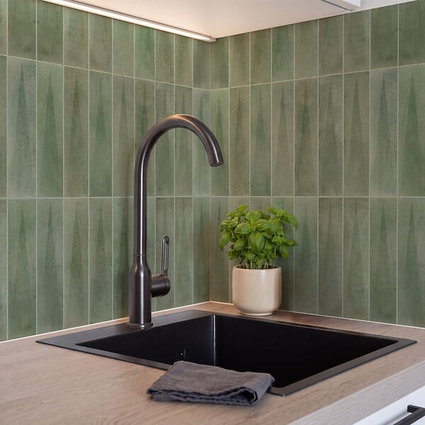 RO'MA NATURE - Carrelage effet Zellige 3D Vert 24,6x6x0,85 cm Montel - Mur intérieur (vendu par carton de 0,5 m²) - large