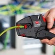 KNIPEX - Pince à dénuder auto-ajustable 0,03 à 10 mm² - Boitier ABS - Poids faible KNIPEX - 1240200 - vignette
