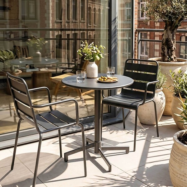 OVIALA - Ensemble table de jardin et 2 fauteuils en métal gris anthracite - Palavas - large