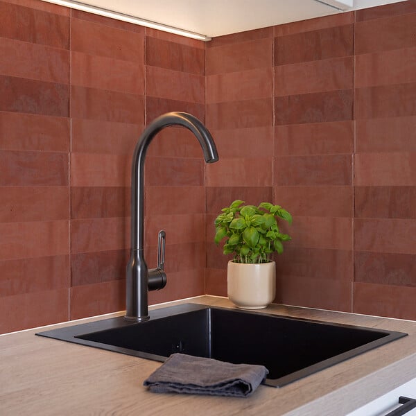 RO'MA NATURE - Carrelage effet Zellige Rouge 20x6,5x0,85 cm Brillant Orisel - Mur intérieur (vendu par carton de 0,5 m²) - large