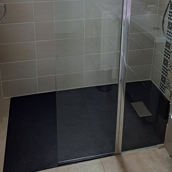 STANO - Receveur de douche 90 x 90 cm extra plat noir PIATTO en SoliCast® surface ardoisée - large