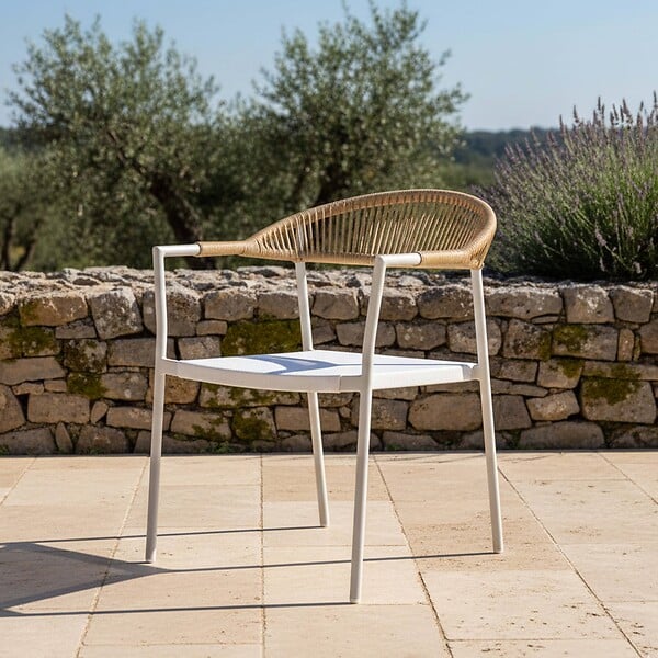 OVIALA - Chaise de jardin en métal et rotin synthétique avec accoudoirs blanc - Rhodes - large