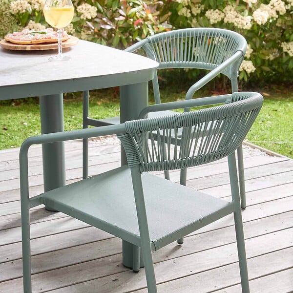 OVIALA - Chaise de jardin aluminium et rotin synthétique avec accoudoirs vert - Nocera - large