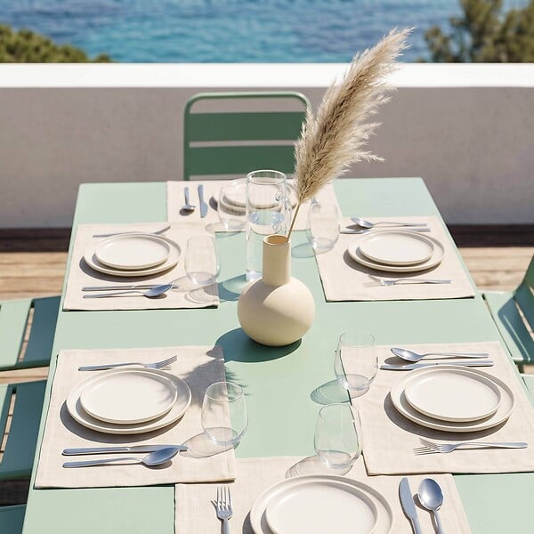 OVIALA - Ensemble table de jardin et 8 chaises en métal vert sauge - Palavas - large